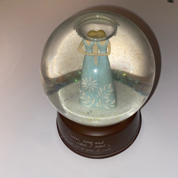 Sisters musical snow globe - Picture 3 of 4